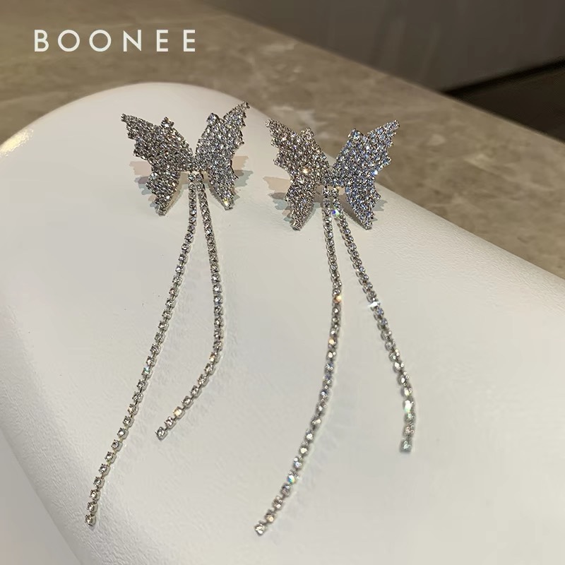 The exquisite and elegant butterfly choker necklace, the same style as the super fairy-like tassel earrings, is trendy for women Item Picture