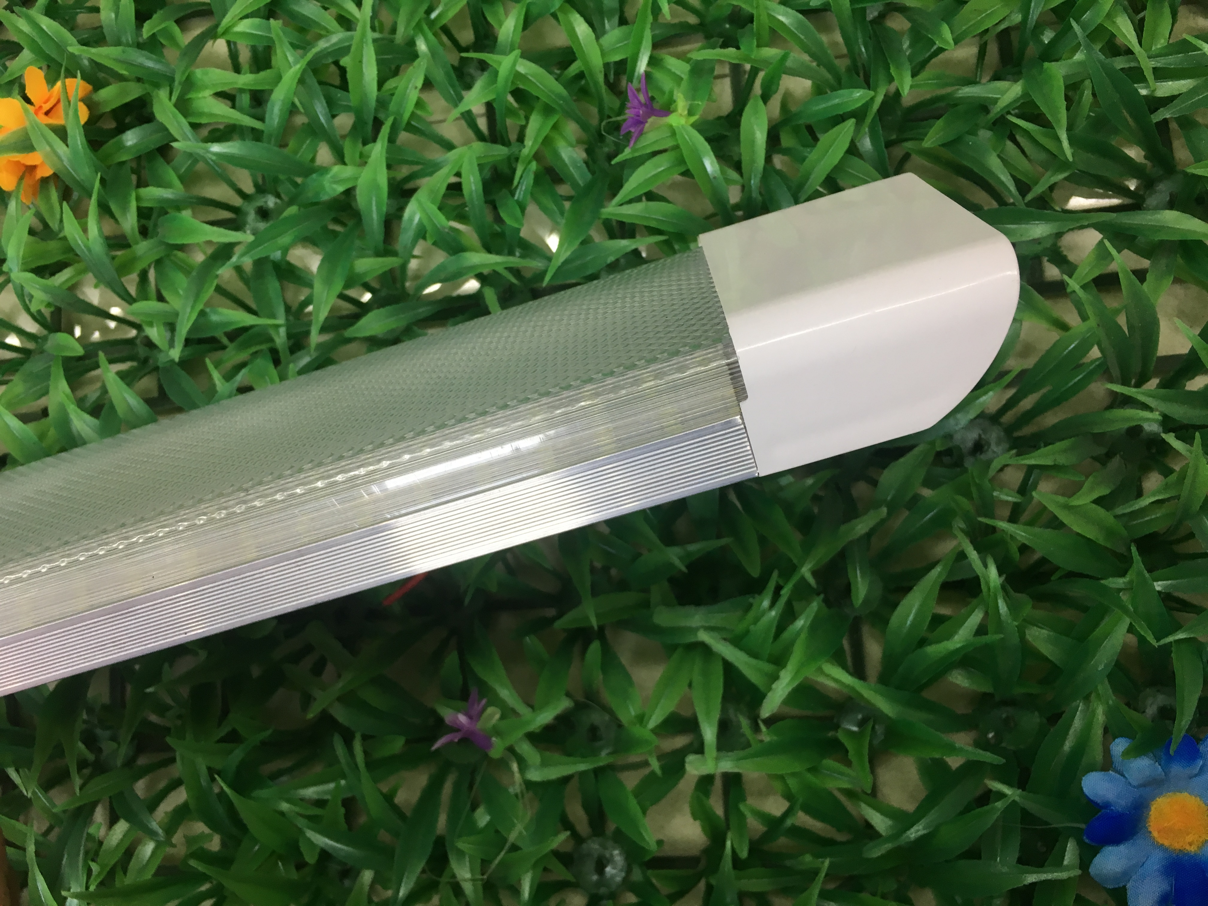 1.2M72w Square Led Lamp Dust-Proof Purification Lamp Warehouse Long Strip Fluorescent Lamp Embossed Cover Application Scenario
