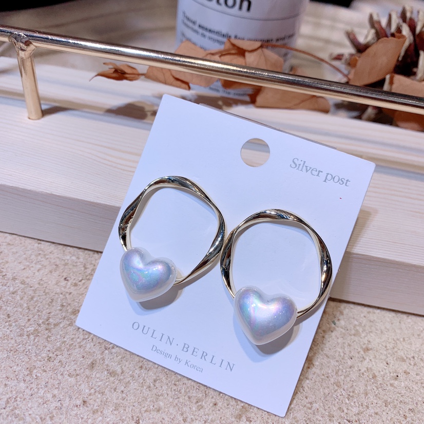 Character earrings with a heart Specification drawing