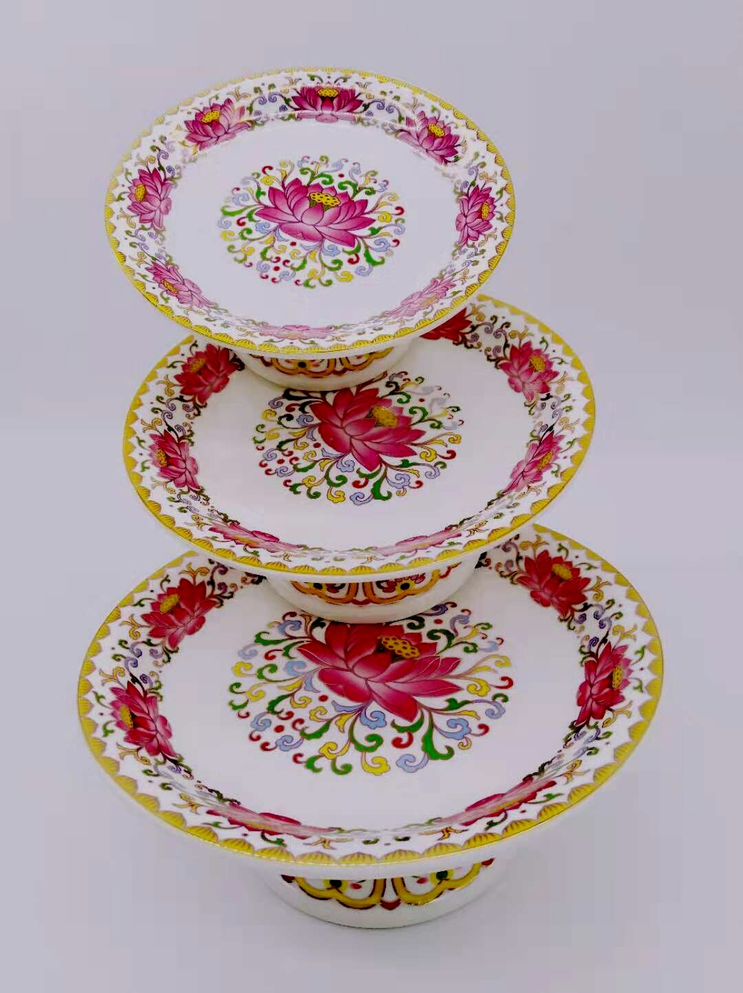 Auspicious Buddhist altar: White lotus fruit plate