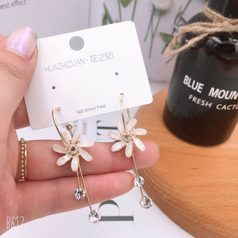 Dongdaemun flower earrings from South Korea thumbnail