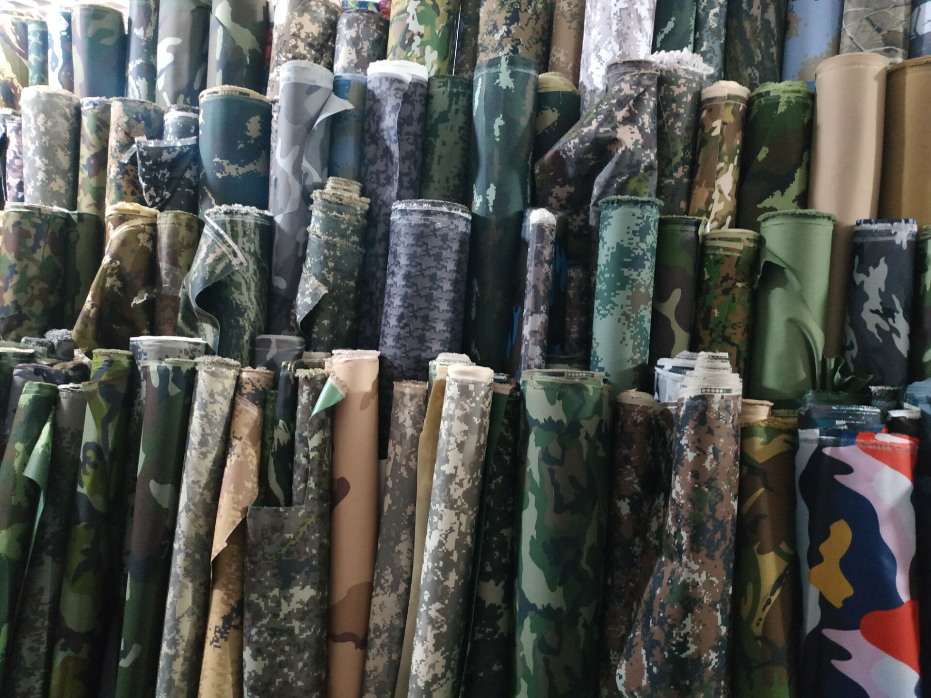 Camouflage Oxford cloth detail image 3