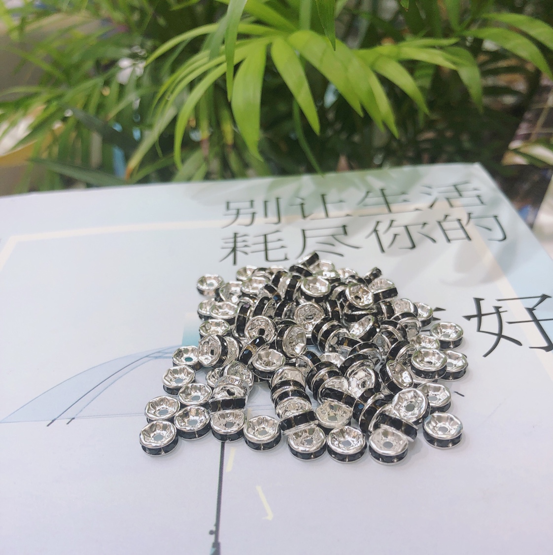 6mm straight edge diamond ring: Common colors: bright red, AB, seven-color, lake blue, royal blue, black, light green; Special colors: light pink undefined