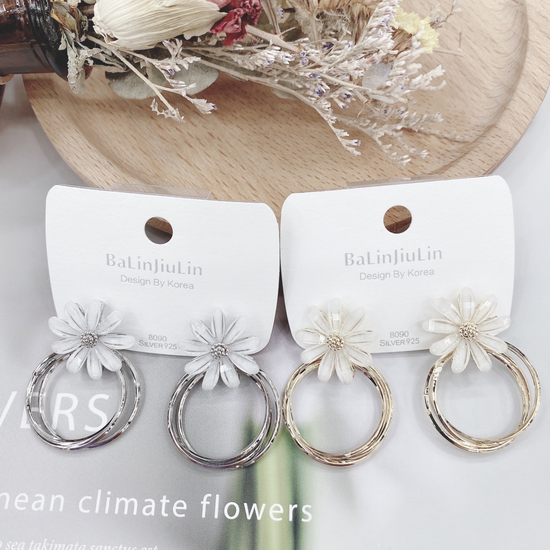 Round glass flower earrings