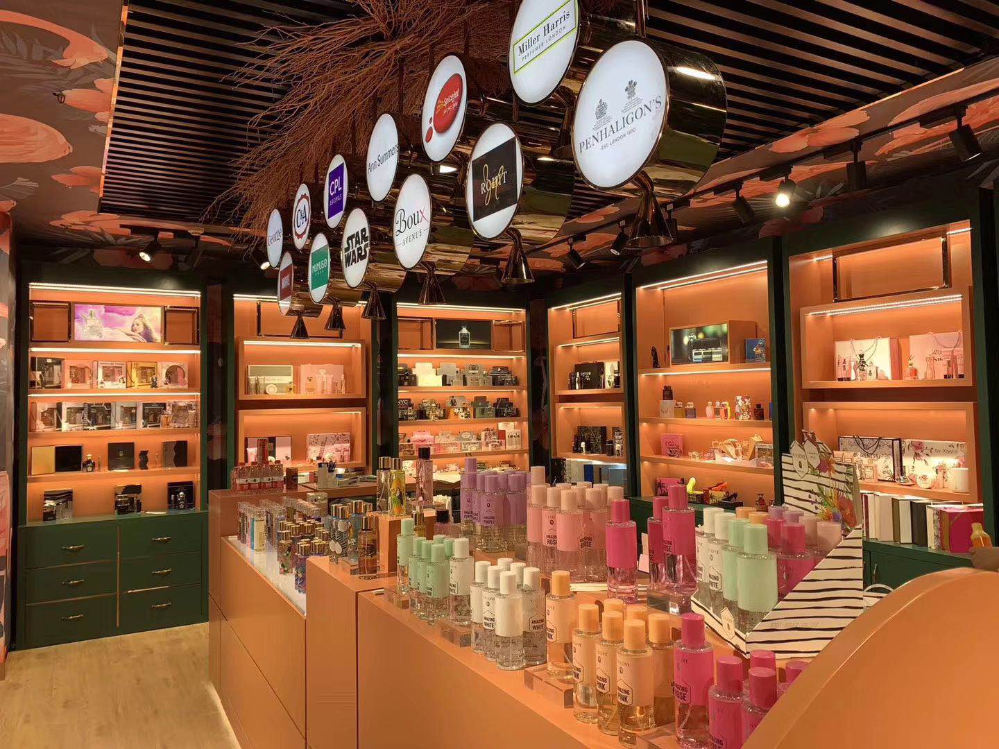 Zhejiang Jinghui Cosmetics Co., LTD describe pic - 1