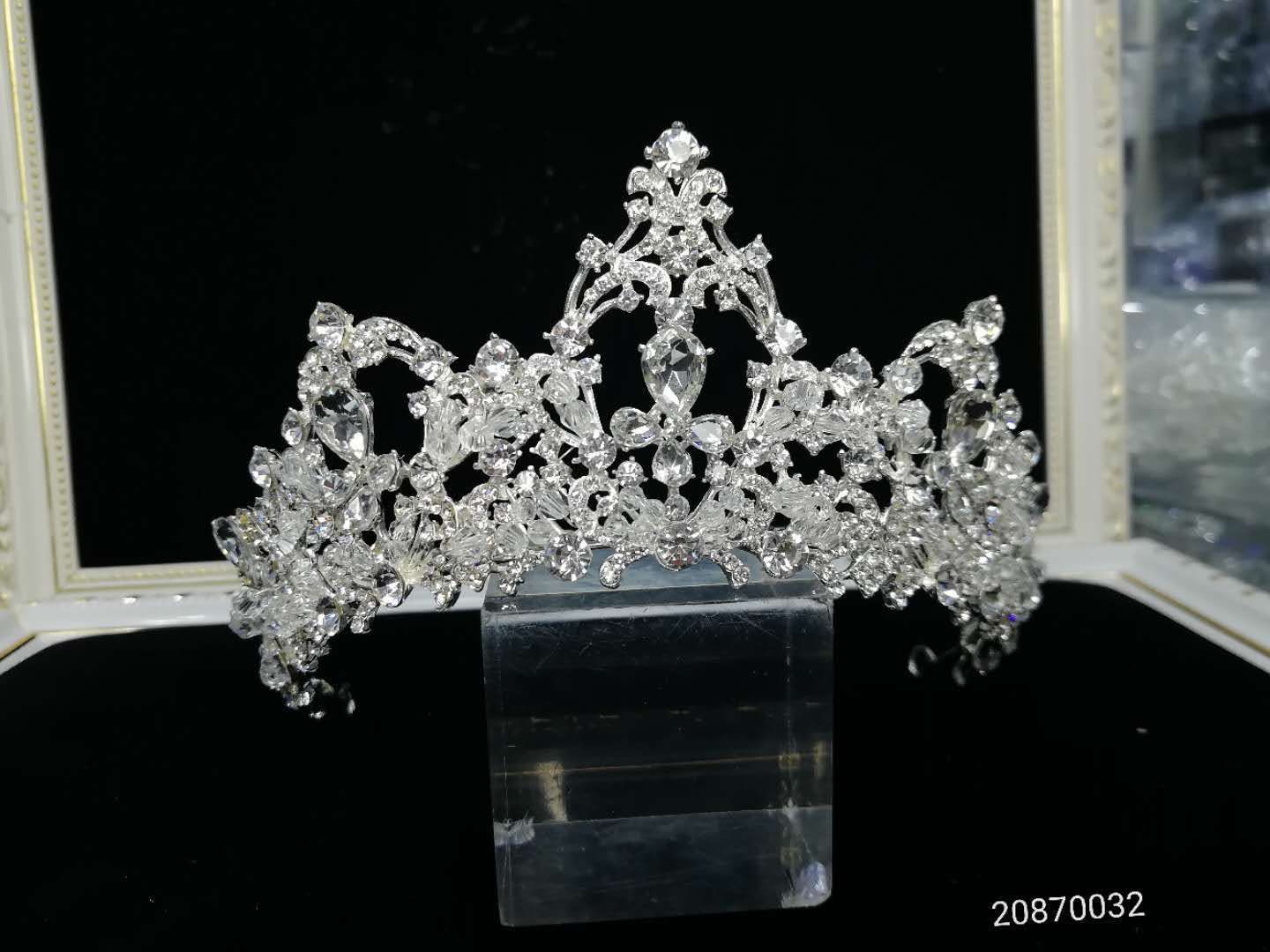 Alloy and handcrafted grand style