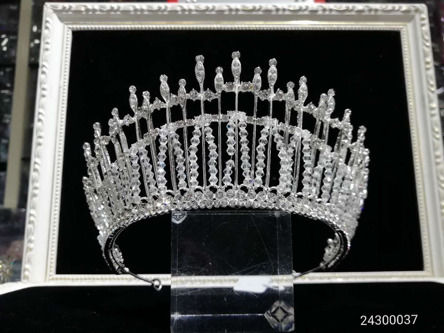 Alloy and handcrafted hot-selling item in stock, grand style