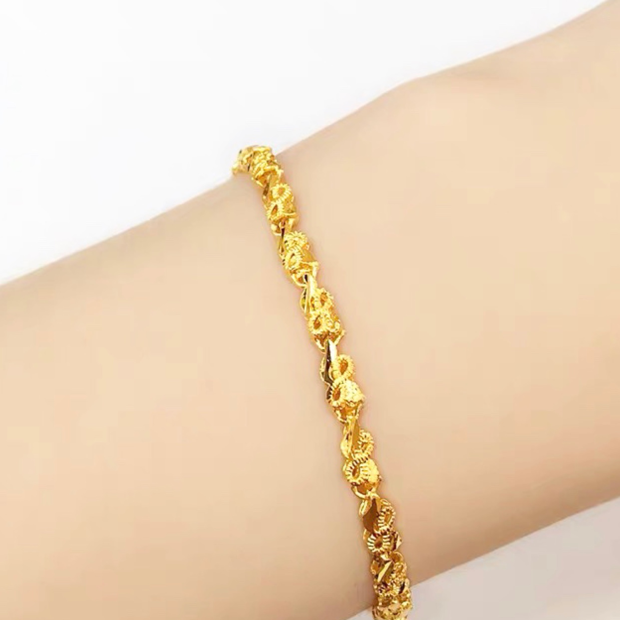 Gold bracelet 12 thumbnail