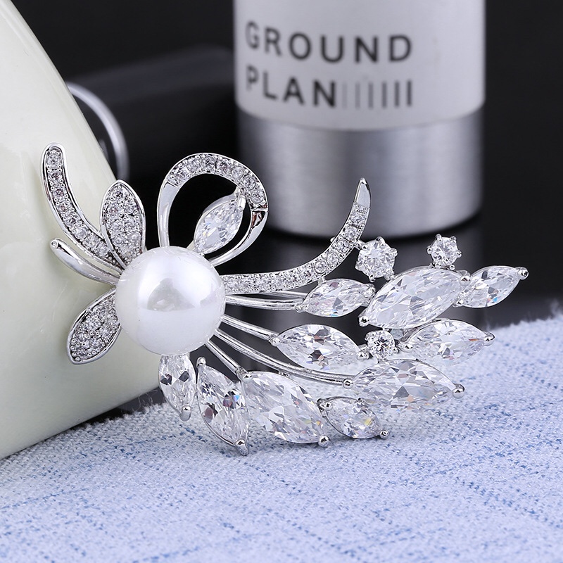Yiwu original copper micro-inlaid zircon Korean-style flower brooch, unisex pearl horse eye semi-precious stone dress brooch details Picture