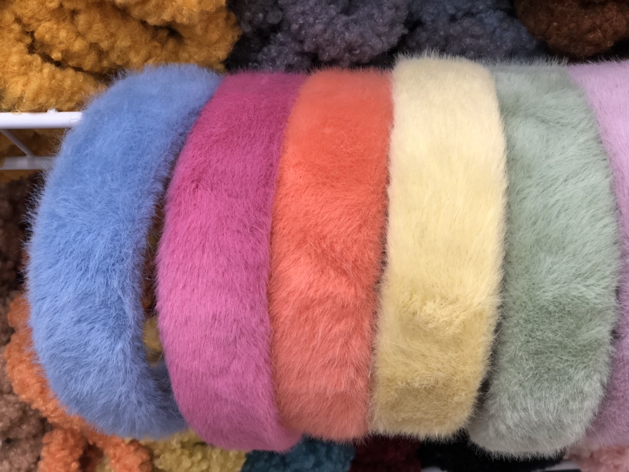 The sweet macaron-colored plush hair band from South Korea is a versatile solid-color trendy hair band details Picture