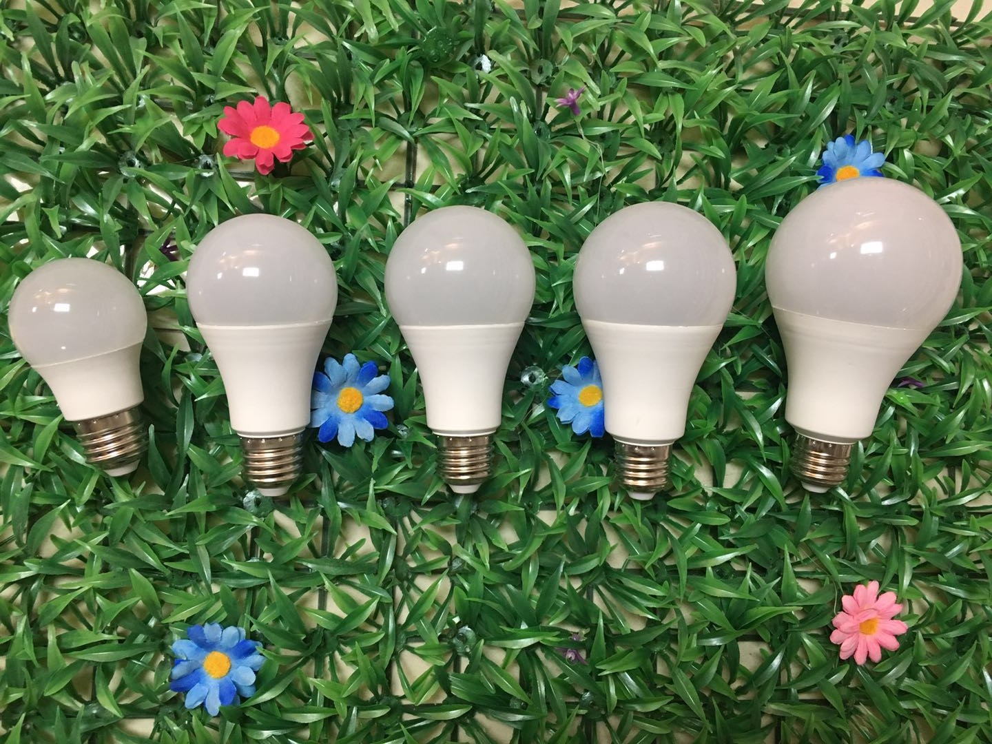 Led Household Energy-Saving Light Bulb Screw Bulb Plastic Coated Aluminum A Bubble 7W details Picture