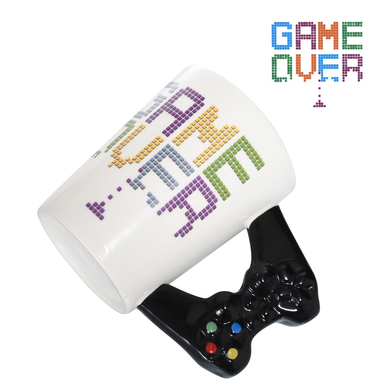 复古游戏机手柄马克杯gameovermug 游戏机手柄马克杯子白底实物图