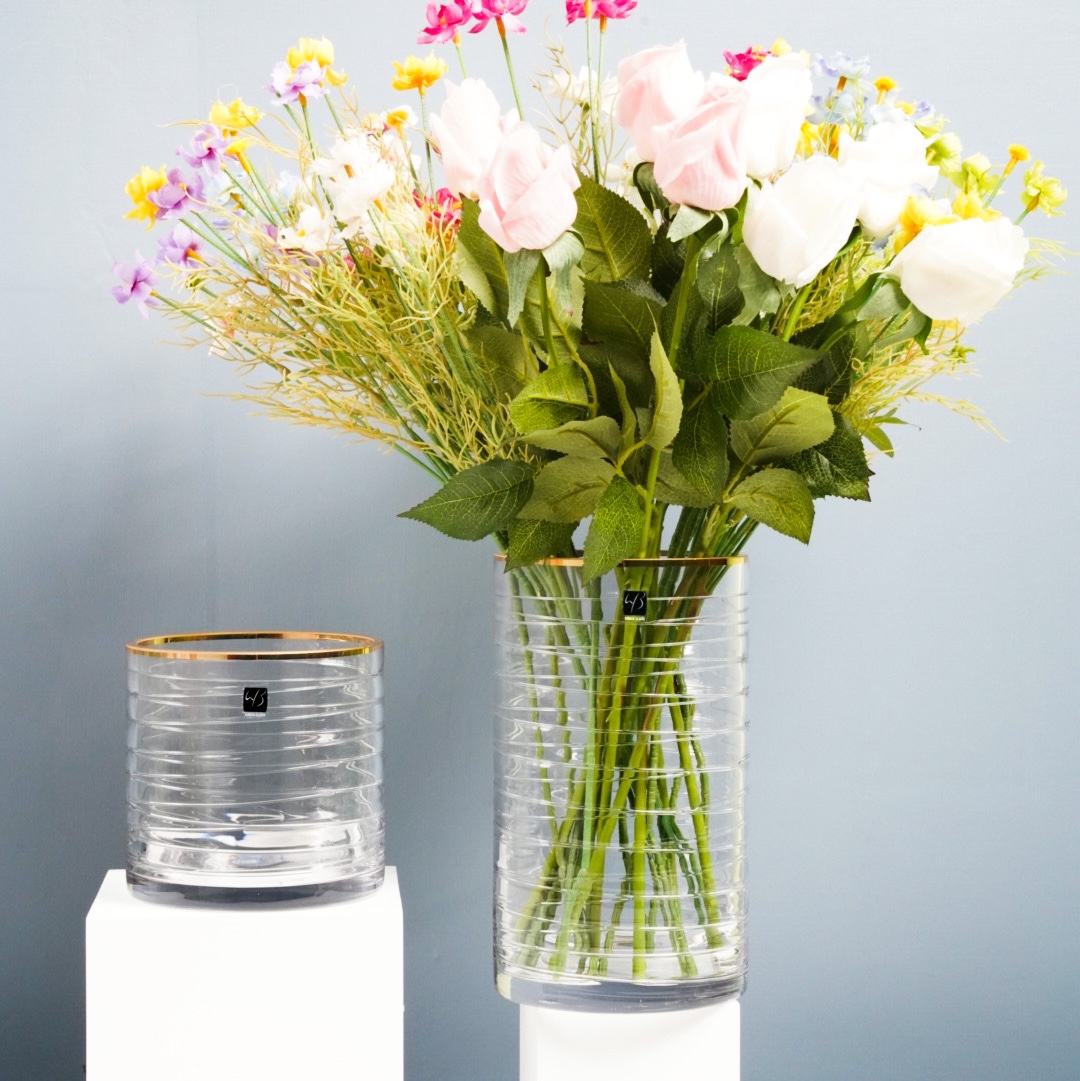 Direct sales and wholesale of Nordic minimalist, light luxury hand-painted, wire-wound, thickened transparent glass vases and creative home decoration items from the manufacturer Application Scenario