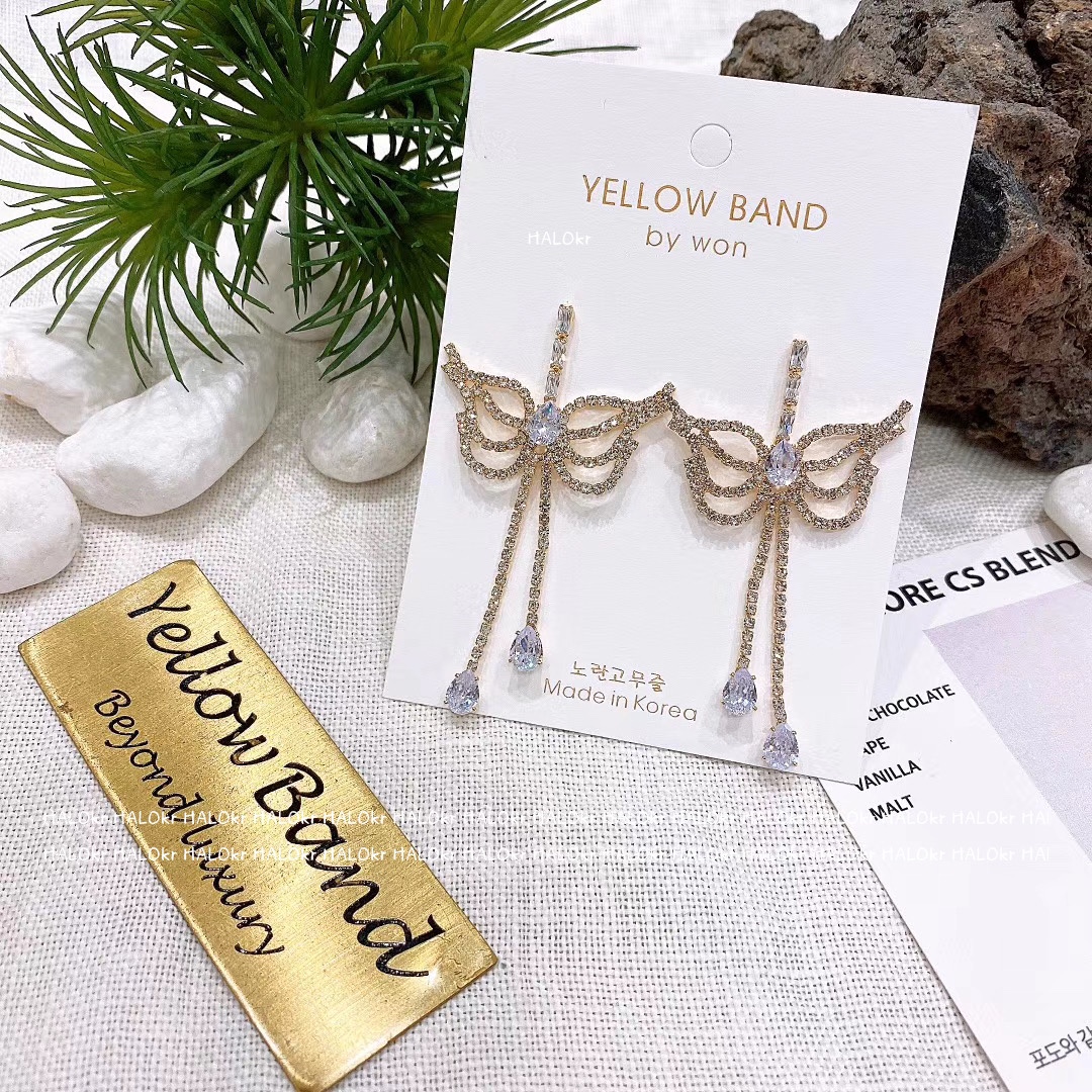 Authentic Dongdaemun fine sparkling white diamond upturned butterfly wings elegant two-diamond tassel stud earrings from South Korea details Picture