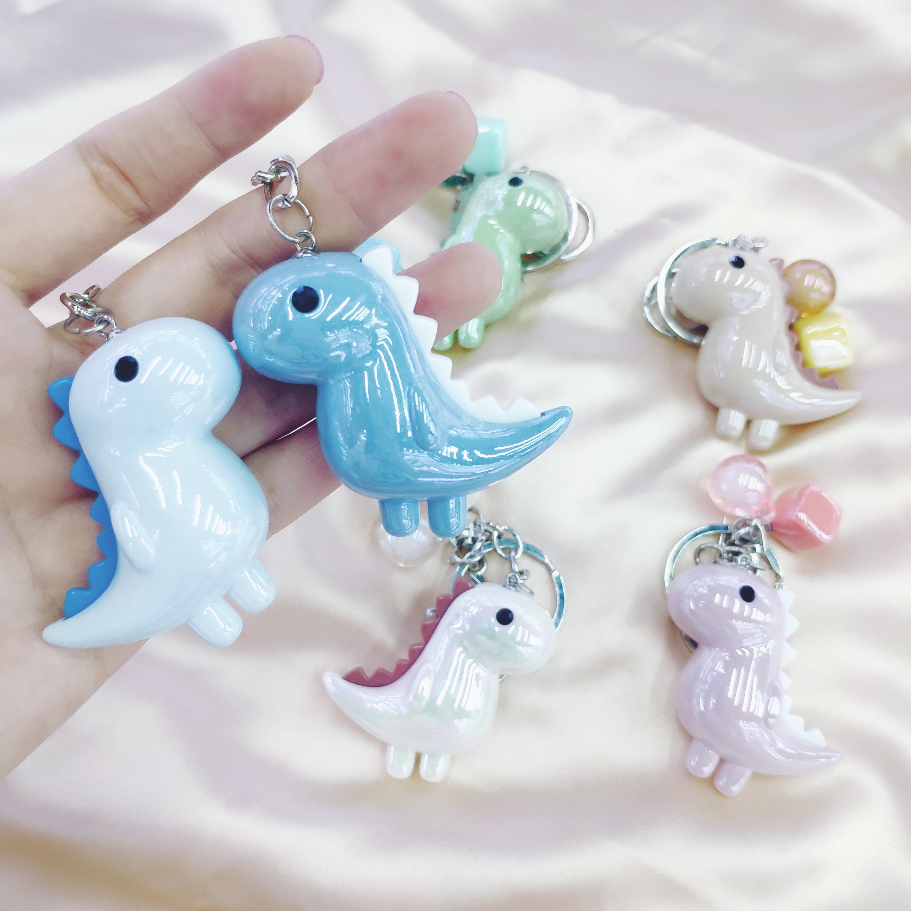 Aizhu jewelry, colorful little dinosaurs, acrylic solid color white-plated keychains, pendants, accessories, clothing accessories detail image 4