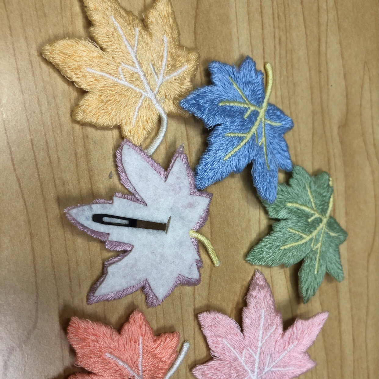 Ins popular simple leaf hair clips, top clips, elegant hair clips, headwear, bangs clips, bb clips, side clips, hair accessories Application Scenario