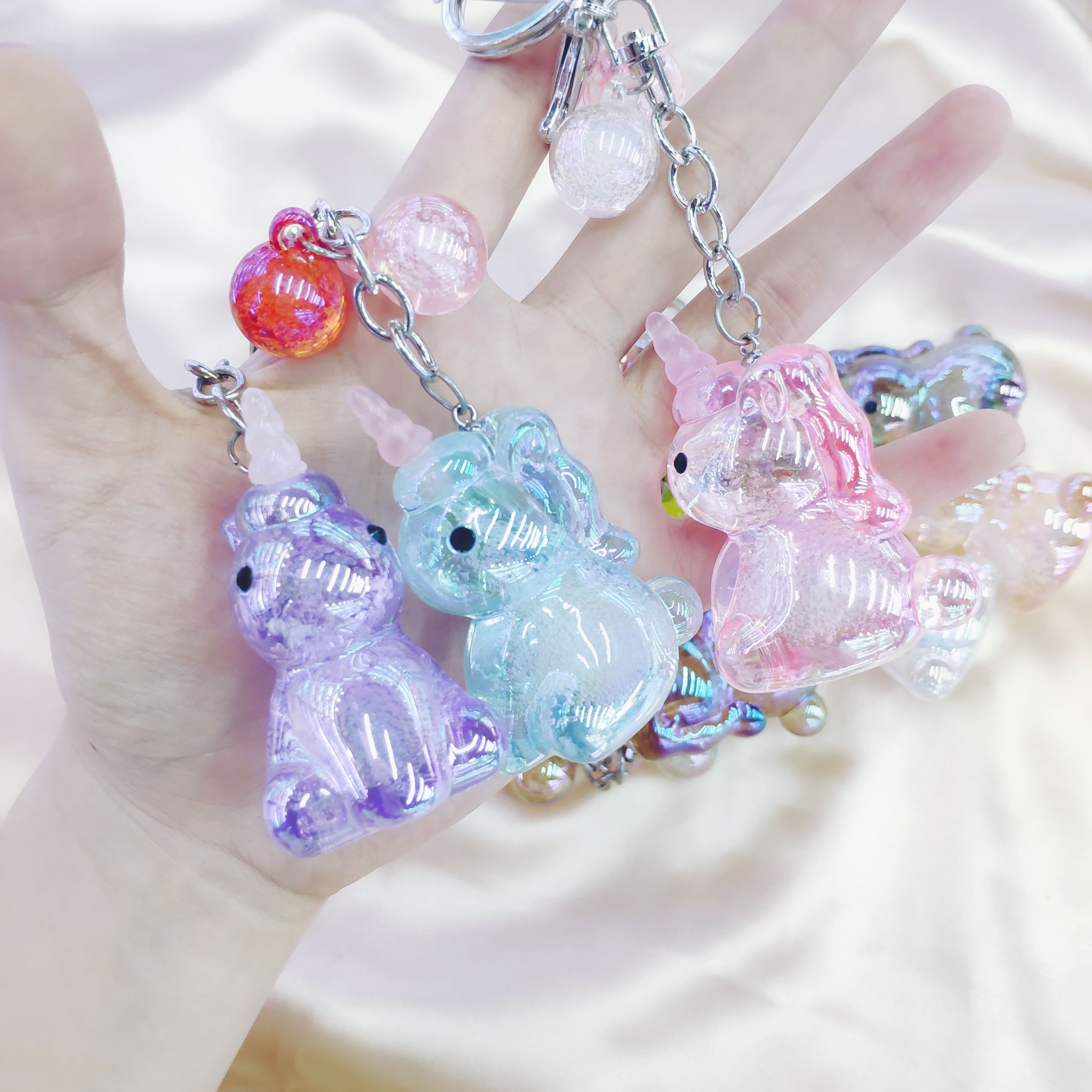 Aizhu jewelry, colorful transparent bubble little unicorn acrylic pendant accessories, clothing accessories