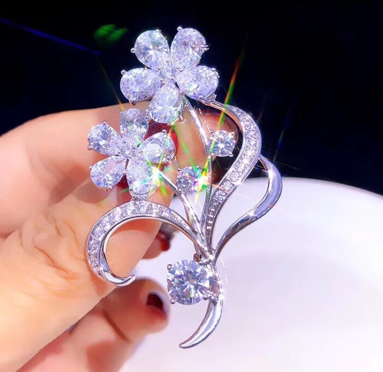 锆石胸针高档女镶钻花朵胸花韩版气质奢华防走光外套别针西装配饰白底实物图