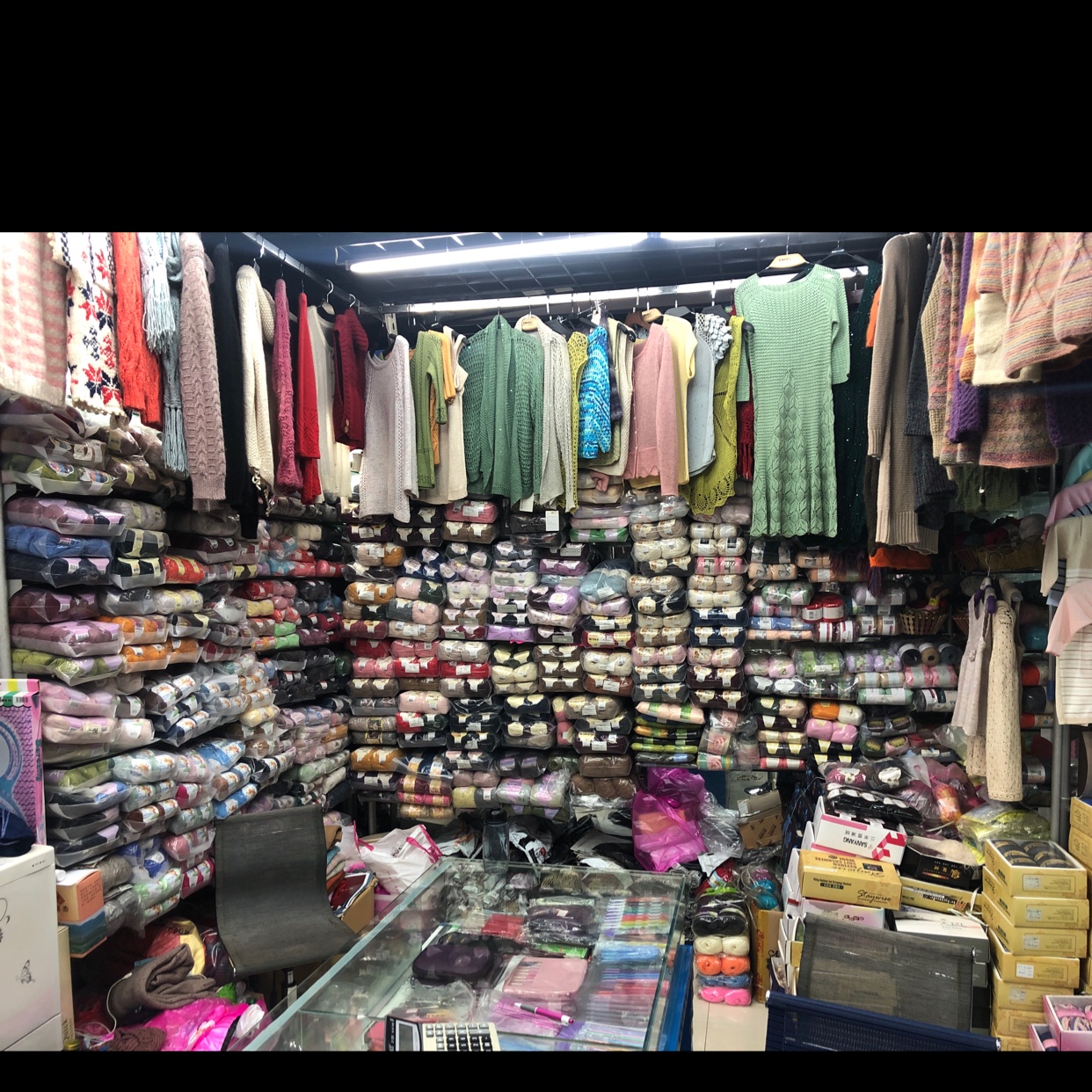 Seven Color Fashion Woolen Yarn Store describe pic - 3