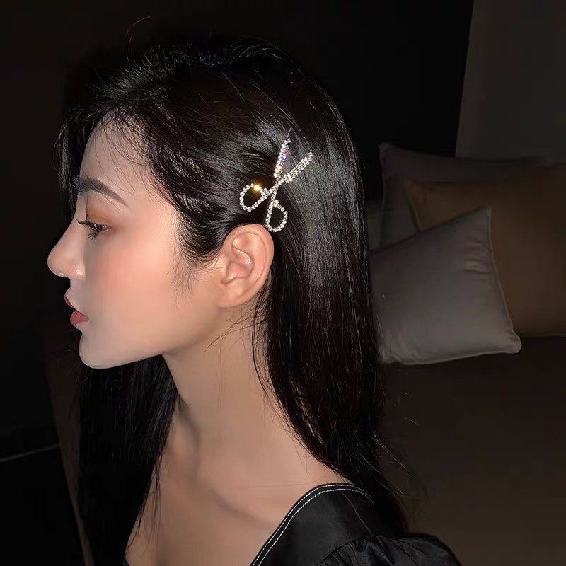 Creative design sense, handcrafted diamond-encrusted scissors hairpins, elegant ins side clip headwear, hairpins, feminine fashion