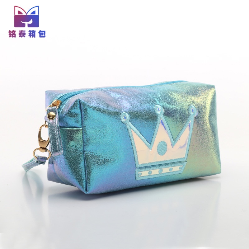 Phantom Color Crack Prince Bag, dazzling fabric makeup bag, hand-held storage bag Application Scenario
