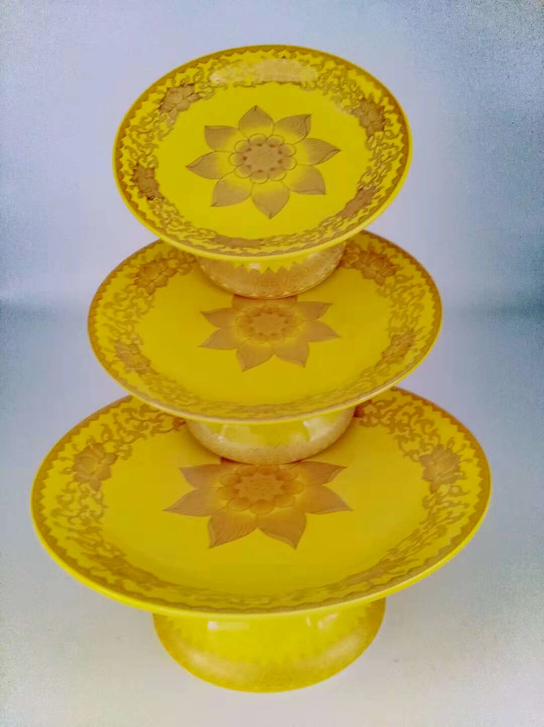 Auspicious Buddhist ornament: Golden Lotus fruit plate details Picture