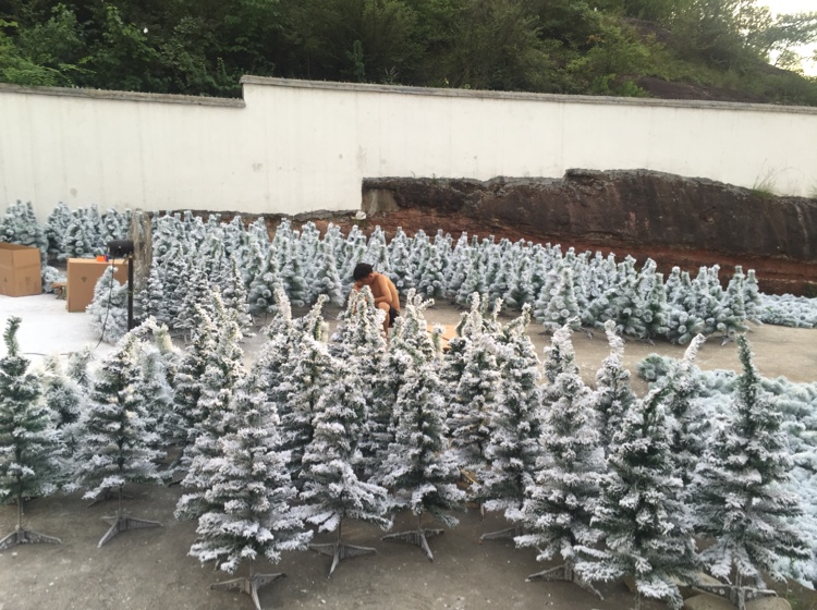 2.4-meter flocking pink tree details Picture
