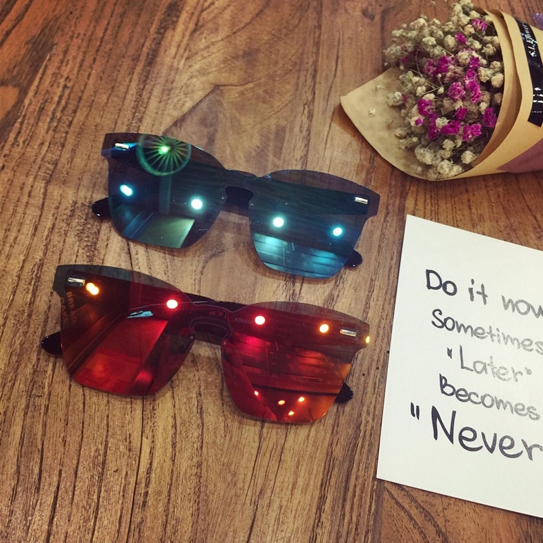 Princess pink sunglasses with dazzling color lenses with 100 lenses