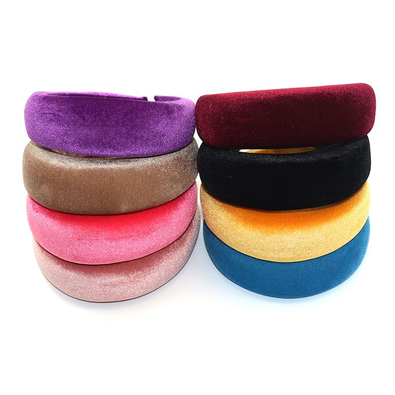 Runte Accessories: Wholesale of fashionable and simple sponge hair bands and headwear featuring Korean Instagram influencers, European and American nailed pearl headbands details Picture