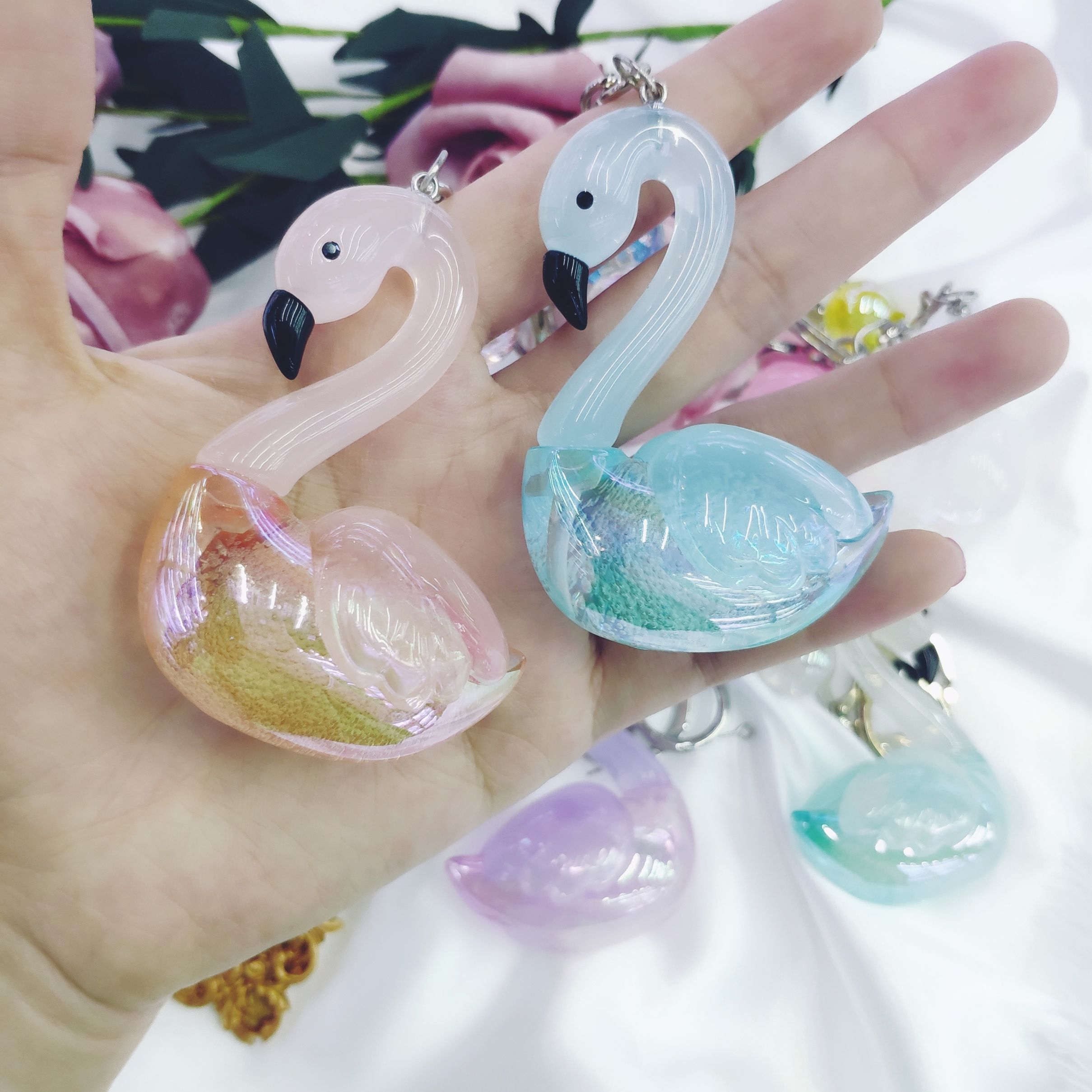Aizhu jewelry, transparent bubble-coated white swan acrylic color pendants, keychains, accessories, clothing accessories