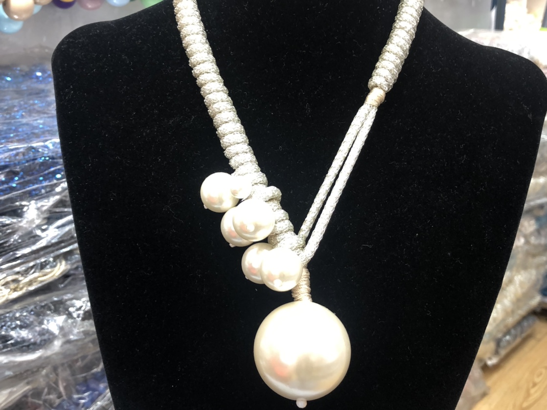Big pearl necklace 2 thumbnail