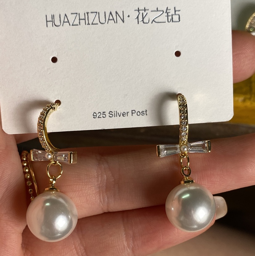 Stylish pearl earrings from Dongdaemun, Korea thumbnail