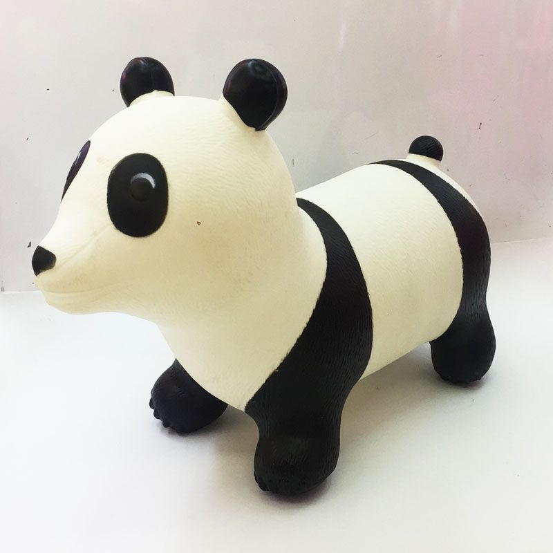 1300 g de panda pintado saltando caballo