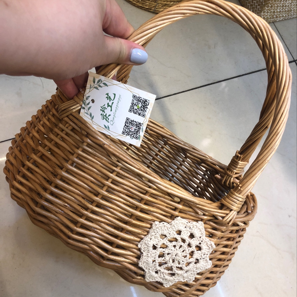 Qingling Craft handmade willow weaving handbag basket figurine Gift