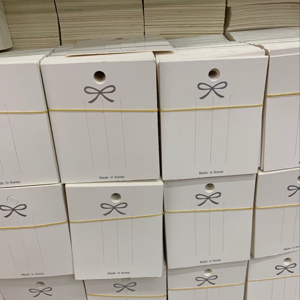 现货饰品卡片发夹卡片6.5×7.5韩国流行300克白卡纸蝴蝶结烫金款图