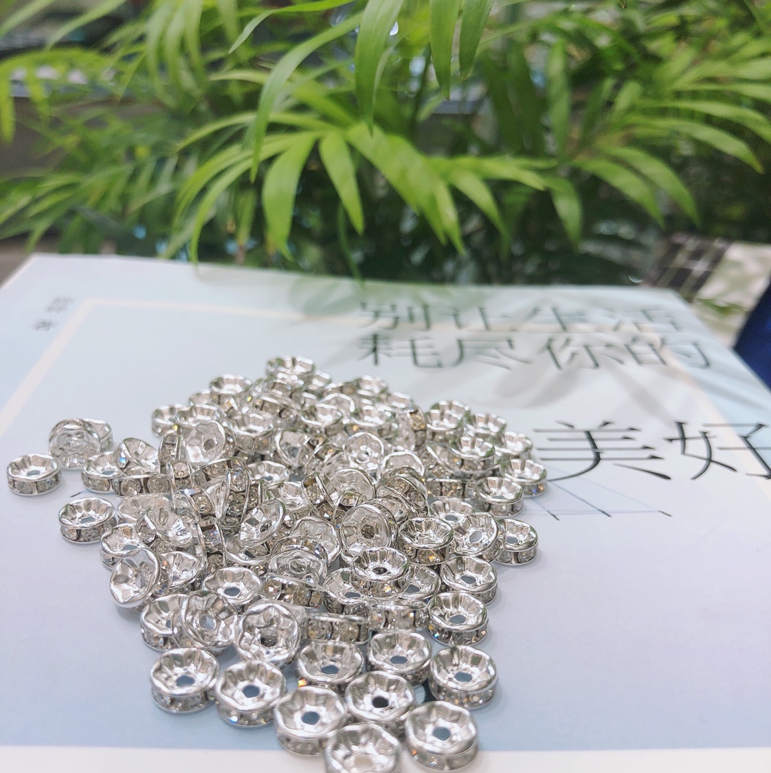 7厘直边，浪边钻圈：金色，银色，白K……