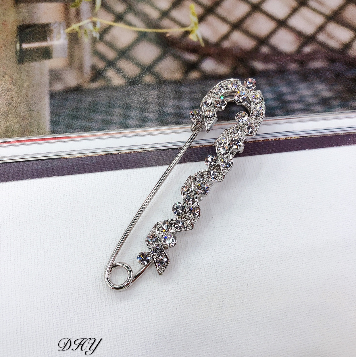 针织羊毛衫外套时尚别针