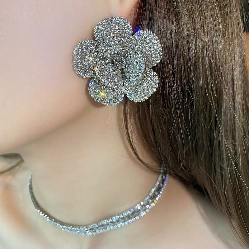 Custom-made full-diamond three-dimensional large rose luxury stud earrings, fashionable and popular 2020 new silver needle earrings and earrings for women