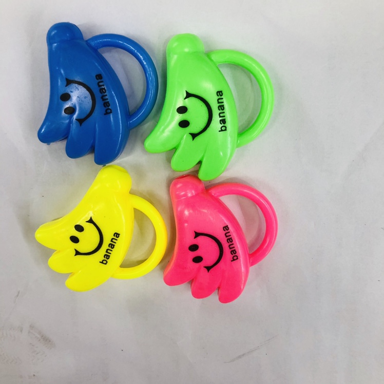 Yiwu Hongyan toys wholesale children's smiling face creative banana whistle kindergarten small gifts as a gift around the school hot sale thumbnail