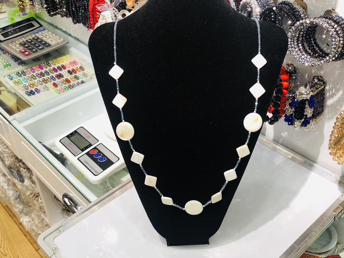 Crystal shell necklace thumbnail