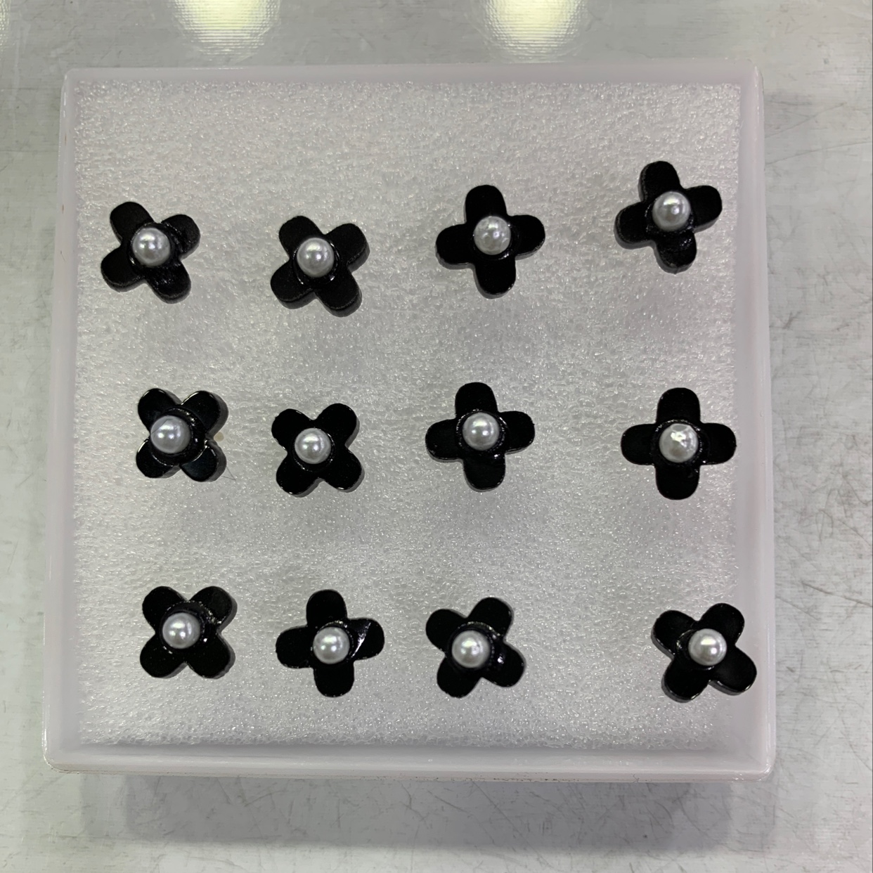 Black pearl stud thumbnail