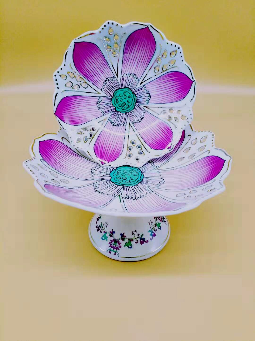 A high-legged fruit platter of auspicious Buddhist altar details Picture