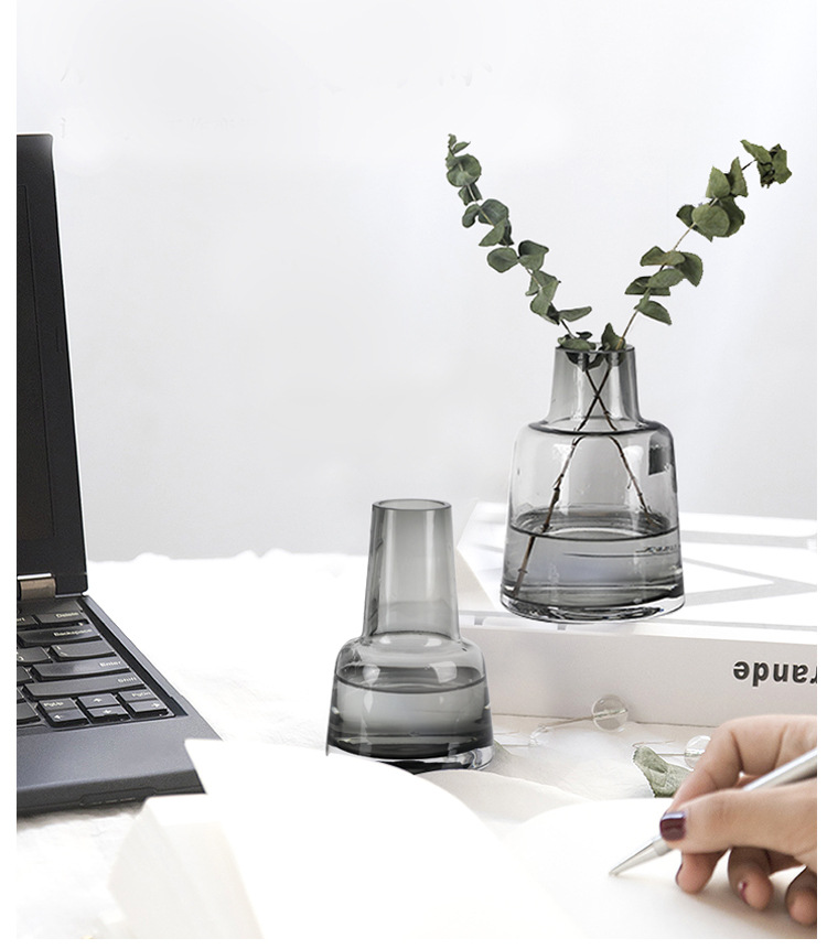 A Nordic InS-style mini glass vase in the shape of a slender flower tower, a fresh and creative flower arrangement decorative item detail image 2