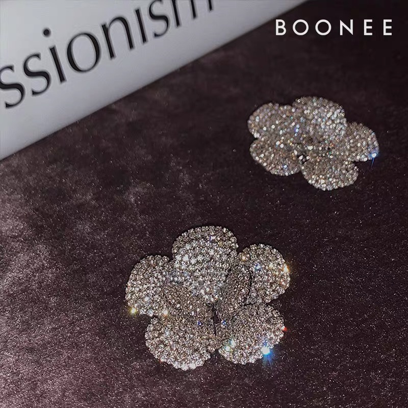 Custom-made full-diamond three-dimensional large rose luxury stud earrings, fashionable and popular 2020 new silver needle earrings and earrings for women details Picture