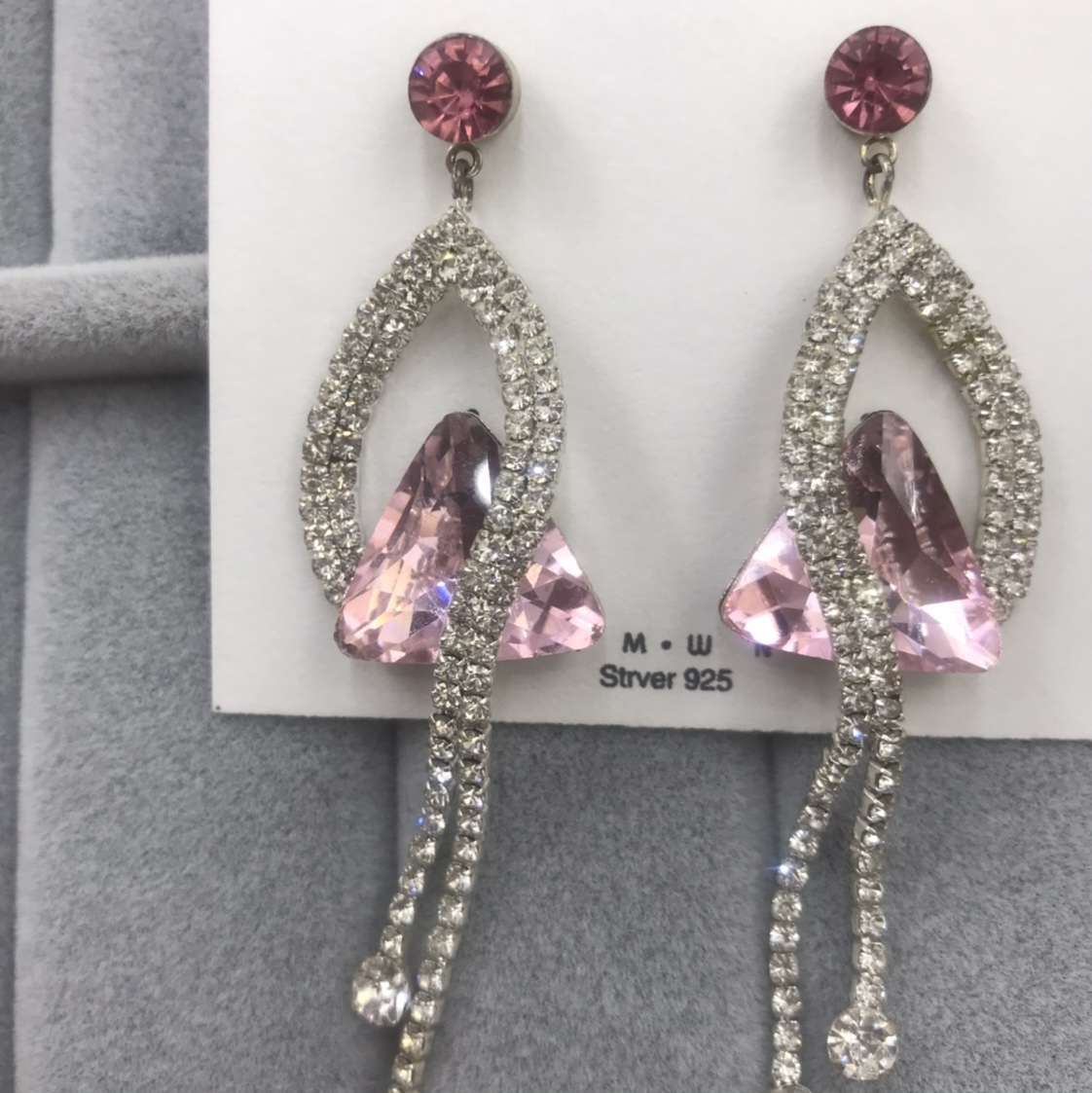 Crystal earrings details Picture