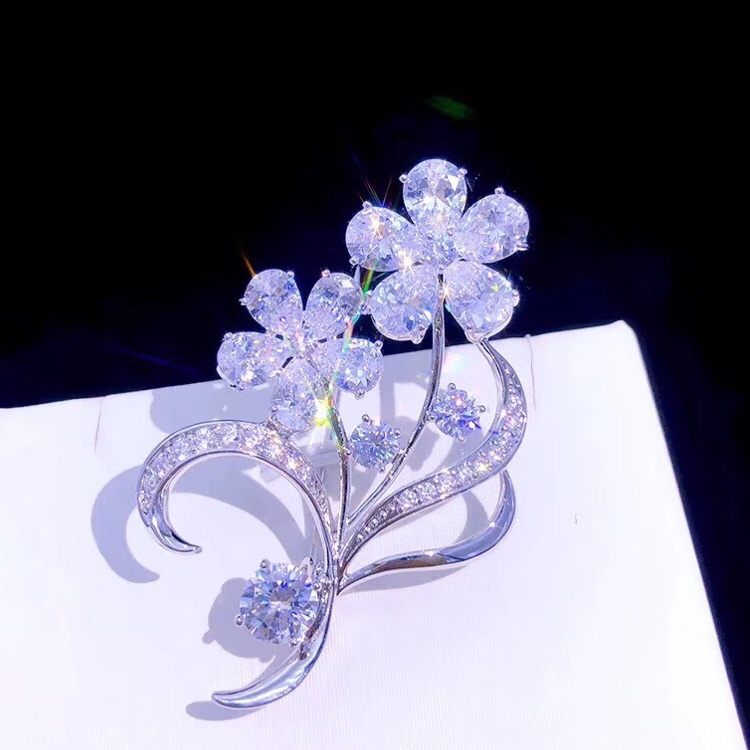 锆石胸针高档女镶钻花朵胸花韩版气质奢华防走光外套别针西装配饰