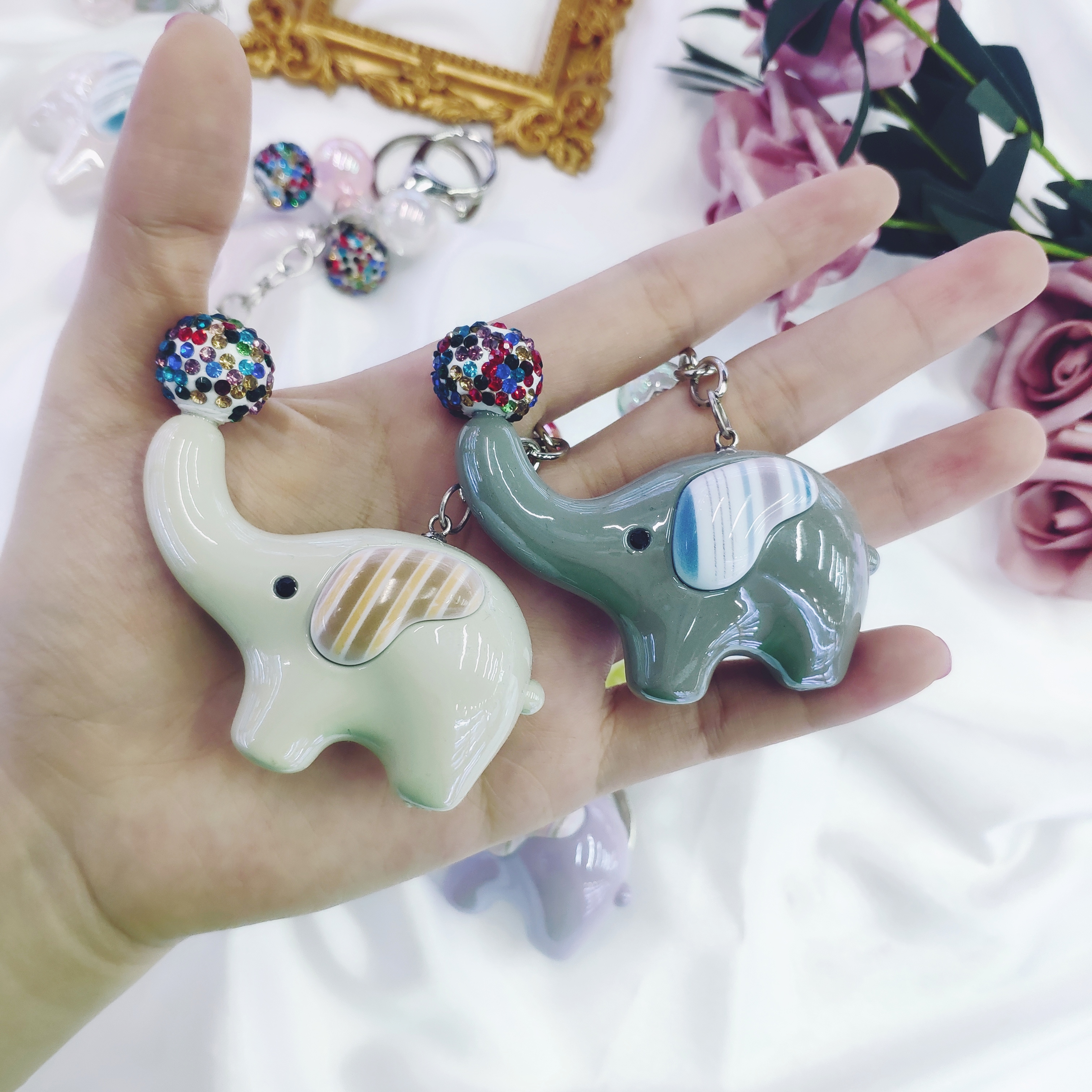 Aizhu jewelry, colorful elephant, acrylic round ball, diamond-encrusted pendant, accessories, clothing accessories detail image 3