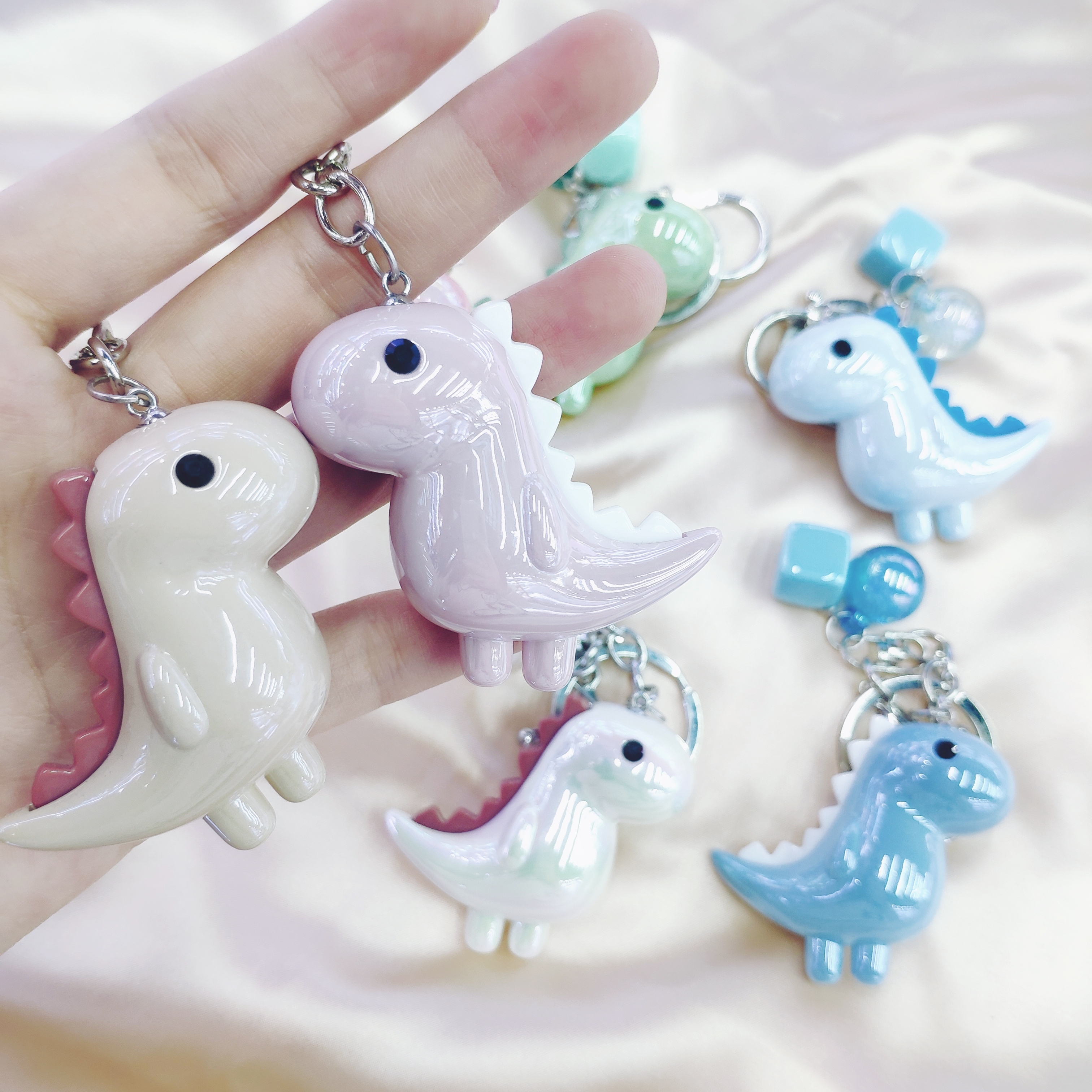Aizhu jewelry, colorful little dinosaurs, acrylic solid color white-plated keychains, pendants, accessories, clothing accessories detail image 2
