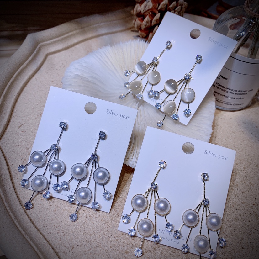 Cat eye earrings with personality thumbnail