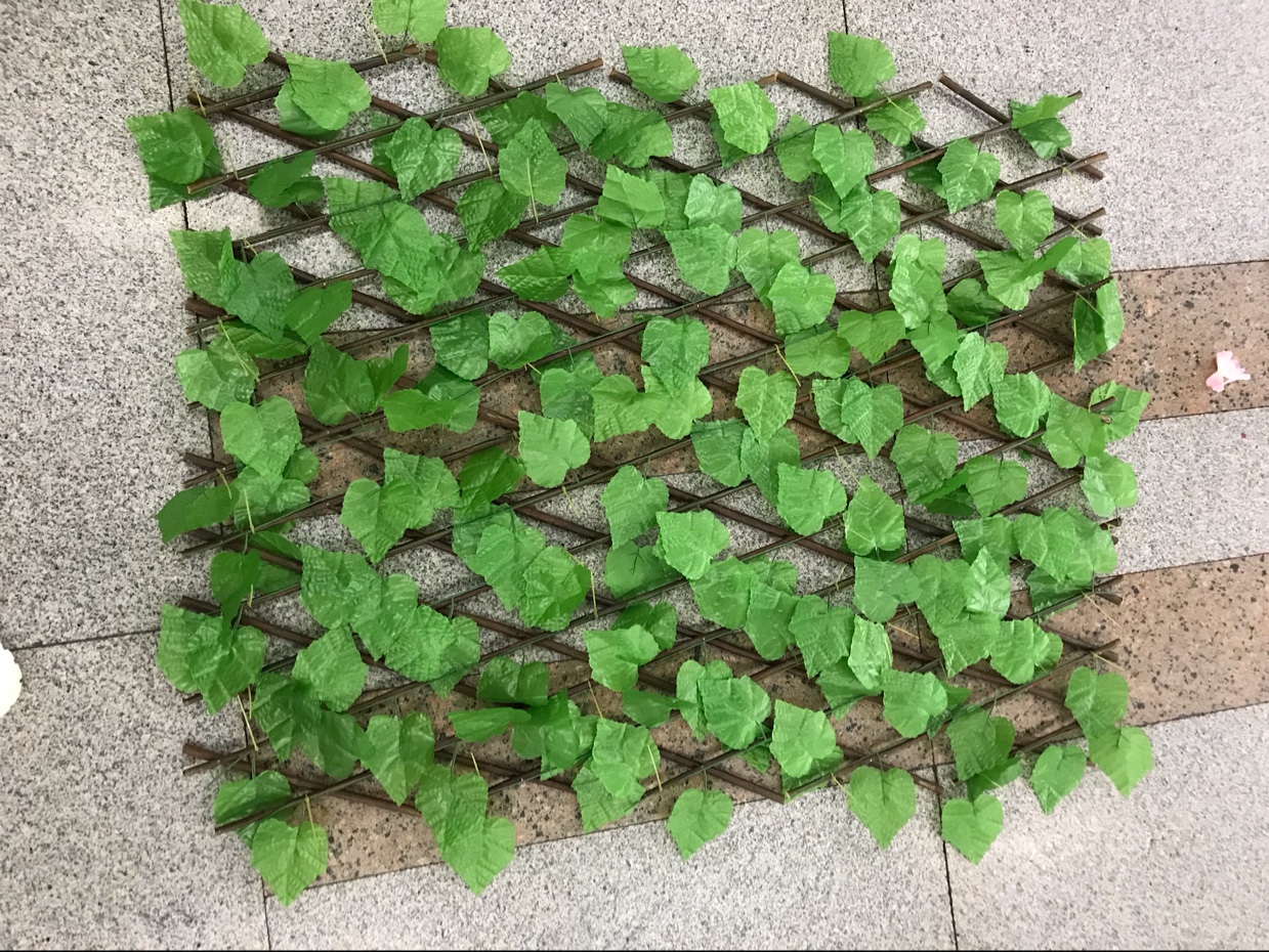 Artificial plants are the top choice for living room background decoration